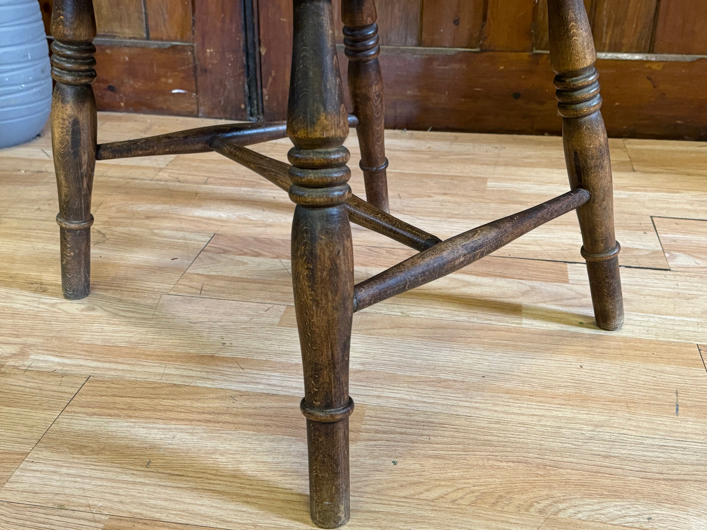 Antique 1920s Oak Windsor Armchair \ Rustic fireside Lounge Accent Chair