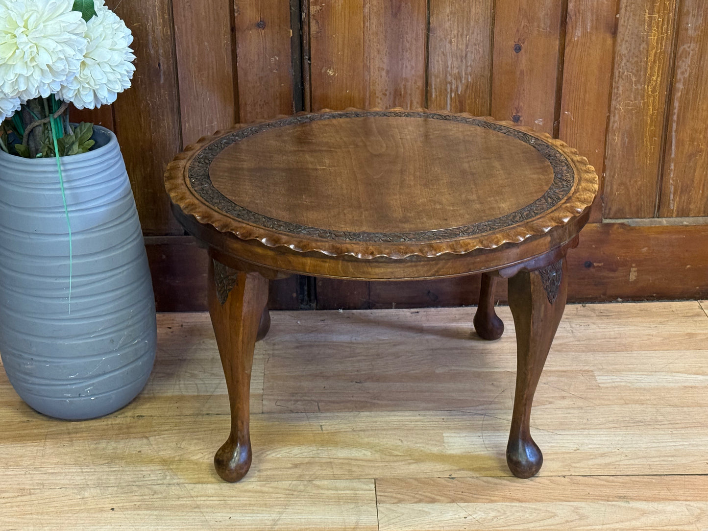Vintage Indian Hand Carved Coffee Table \ Scalloped Decorative Side Centre Table