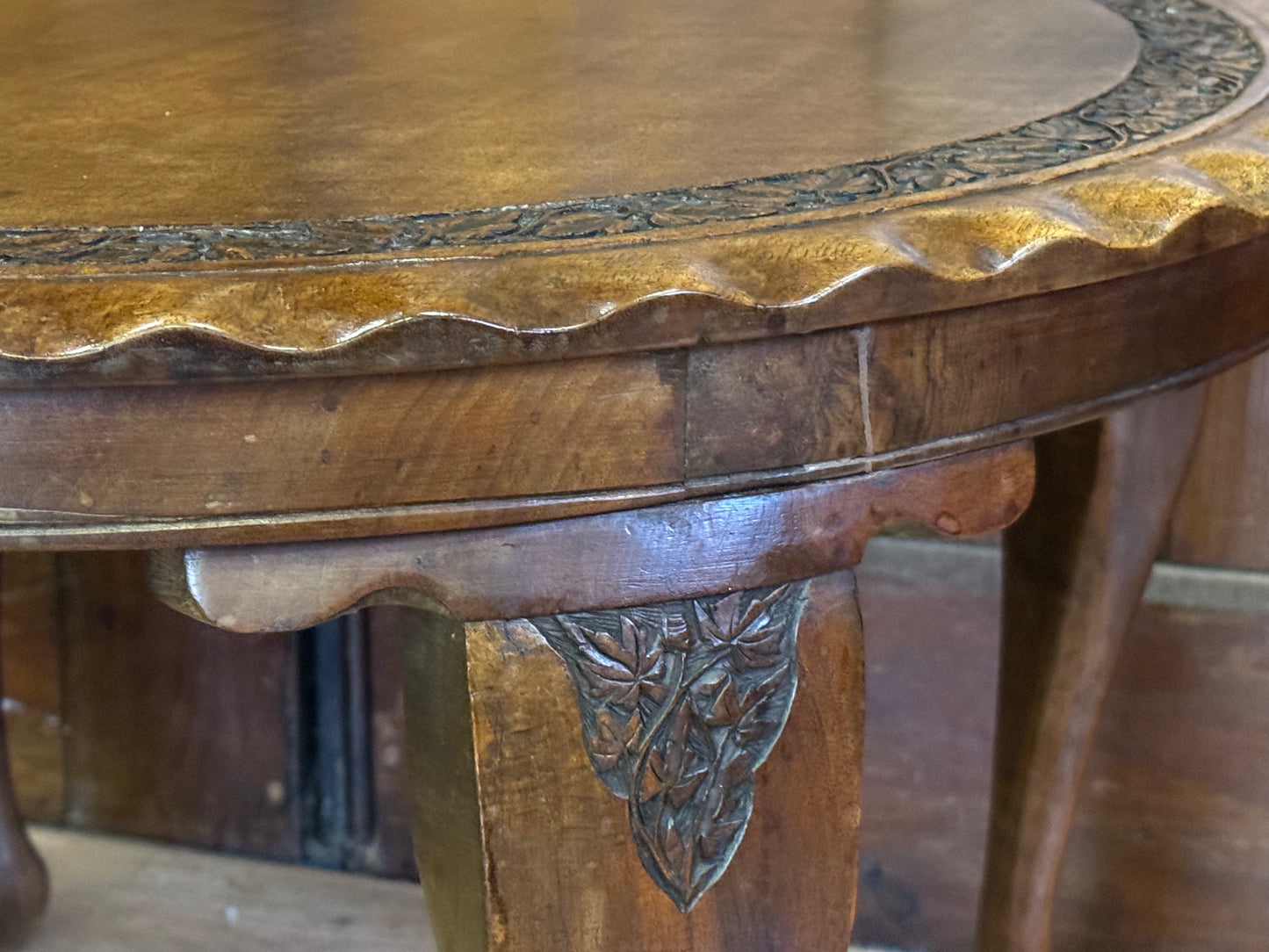 Vintage Indian Hand Carved Coffee Table \ Scalloped Decorative Side Centre Table