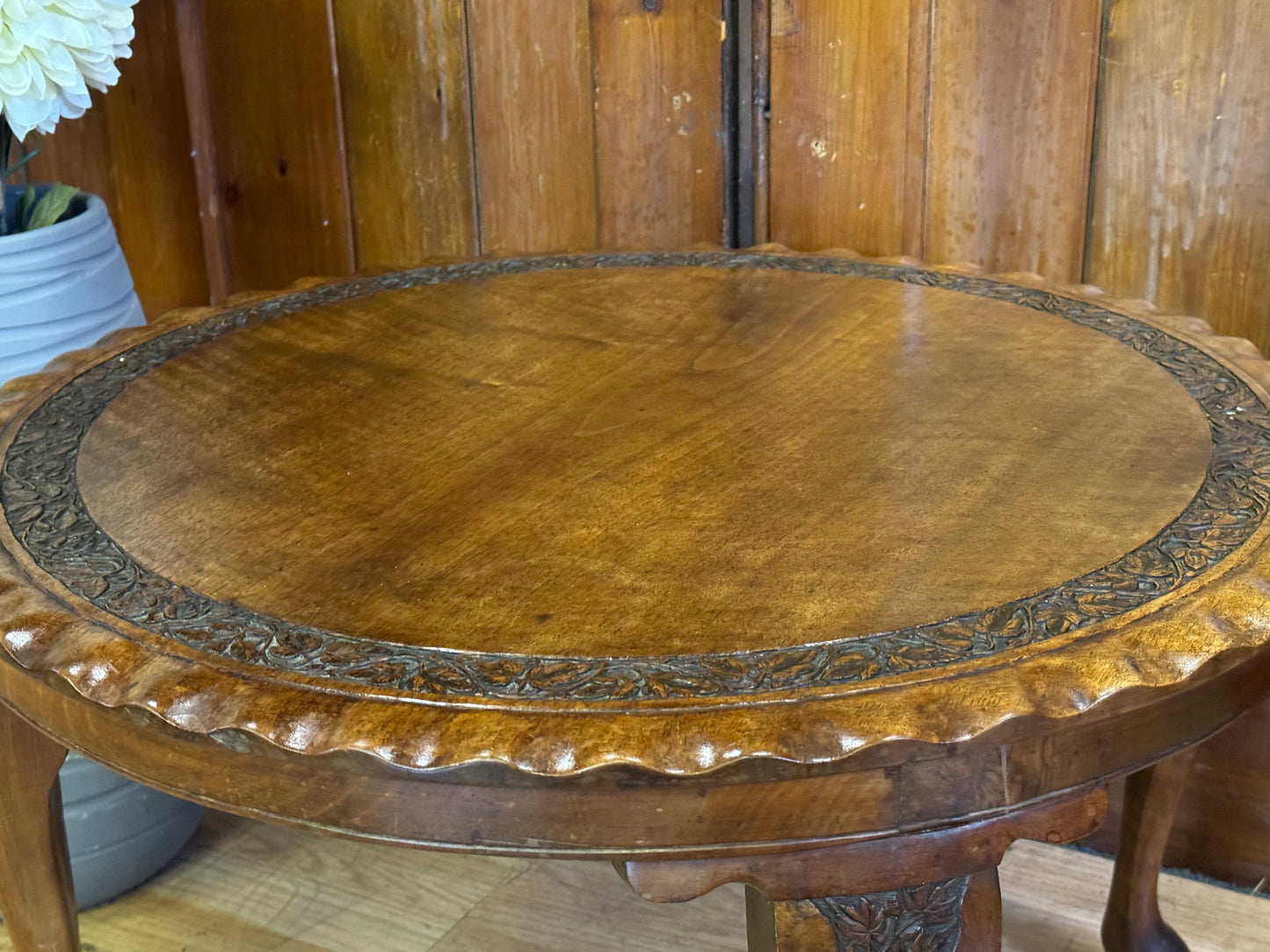 Vintage Indian Hand Carved Coffee Table \ Scalloped Decorative Side Centre Table