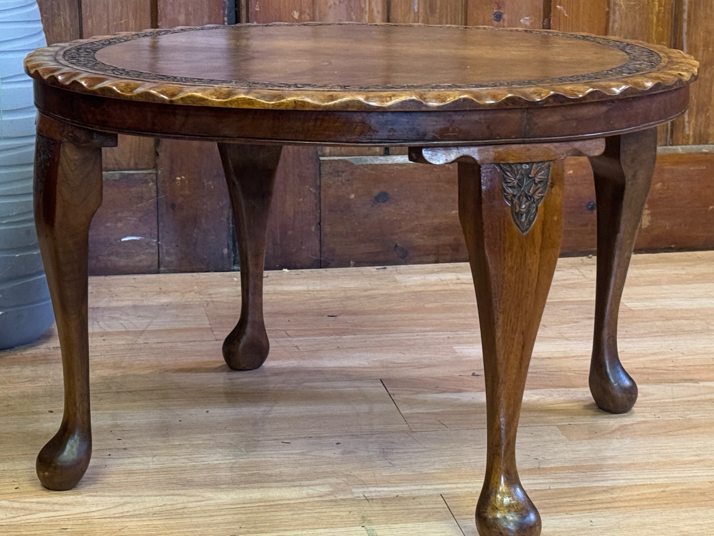 Vintage Indian Hand Carved Coffee Table \ Scalloped Decorative Side Centre Table