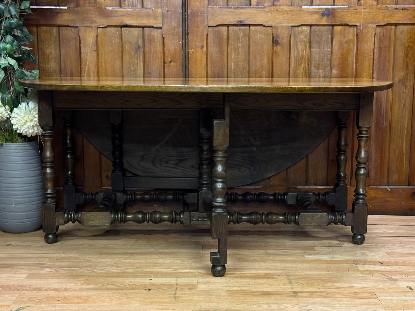 Large Quality Distressed Oak Gate Leg Drop Leaf Table By Titchmarsh and Goodwin