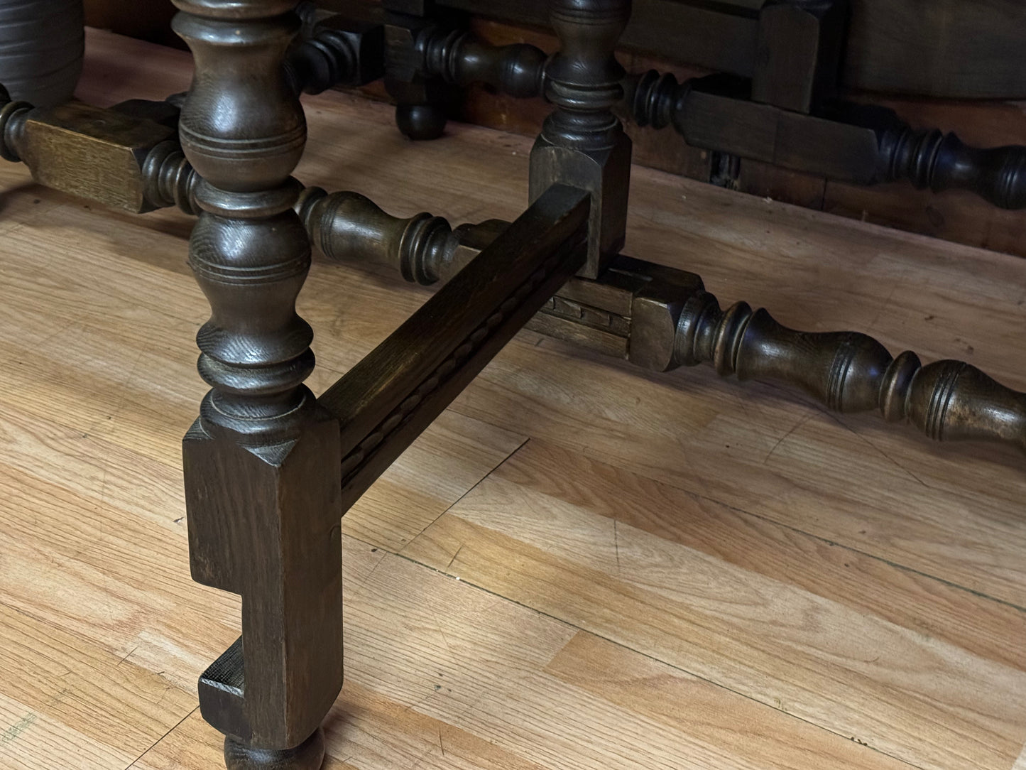 Large Quality Distressed Oak Gate Leg Drop Leaf Table By Titchmarsh and Goodwin