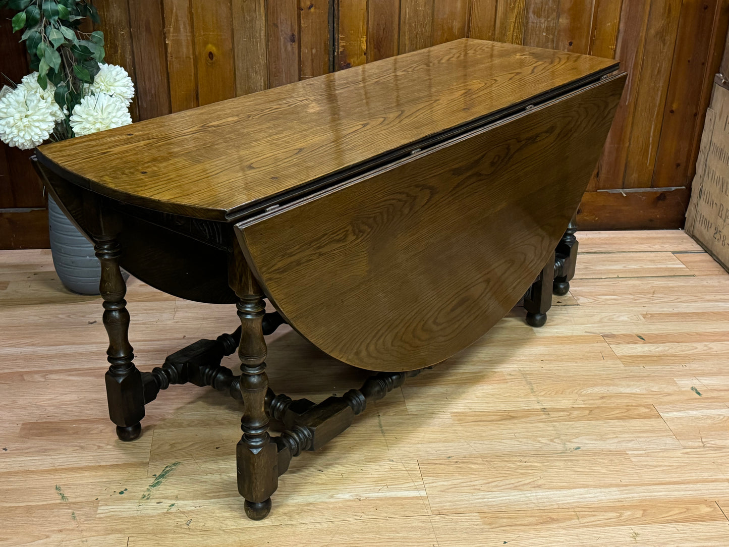 Large Quality Distressed Oak Gate Leg Drop Leaf Table By Titchmarsh and Goodwin