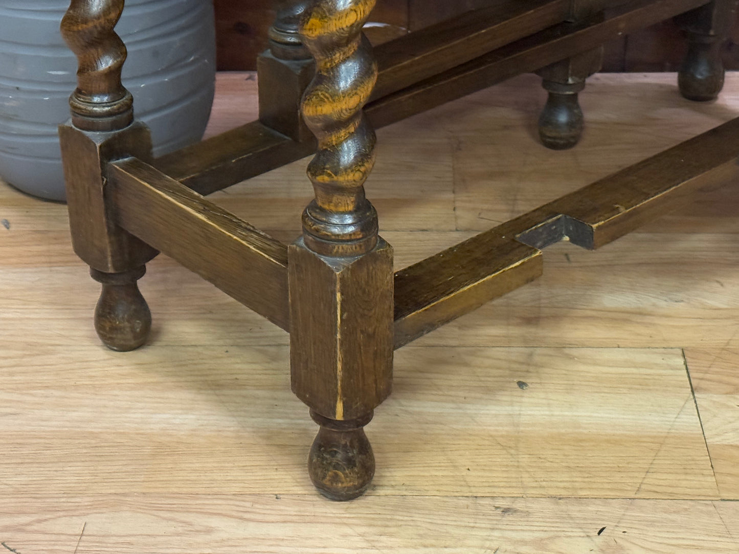 Antique Oak Drop Leaf Dining Table \ Barley Twist  Gate Leg Kitchen Table