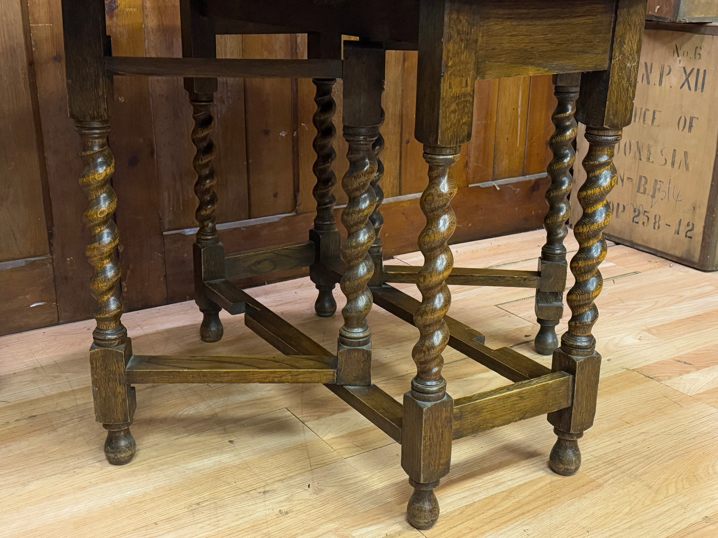 Antique Oak Drop Leaf Dining Table \ Barley Twist  Gate Leg Kitchen Table