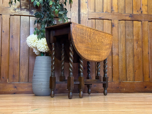 Arts & Crafts 1920s Oak Drop Leaf Table \ Barley Twist Extending Gate Leg Table