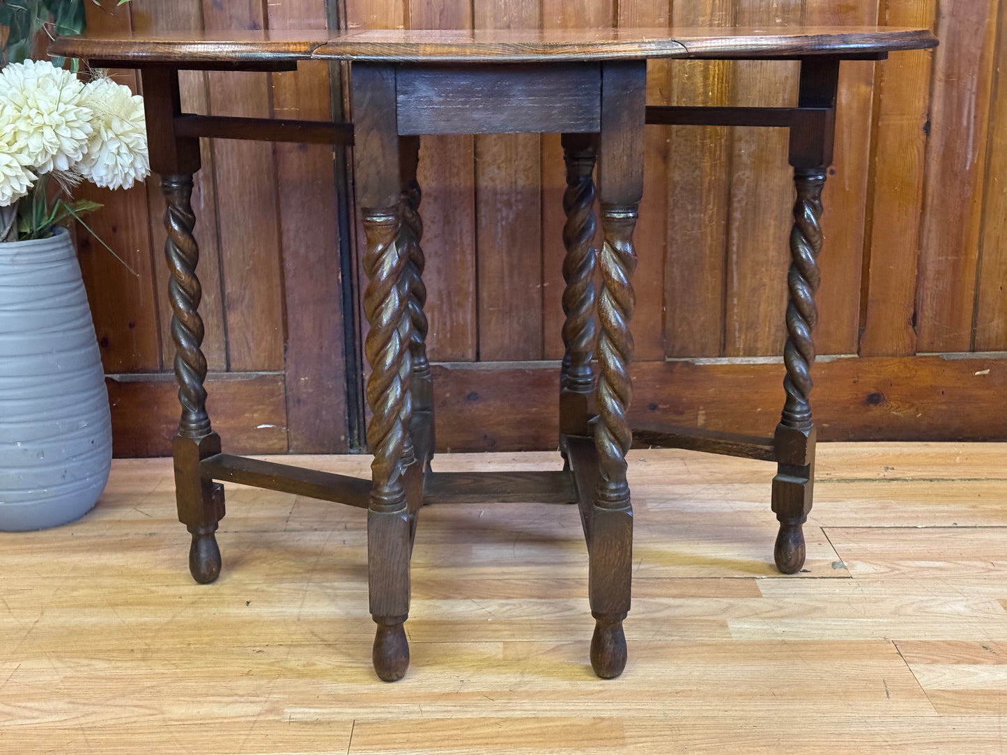 Arts & Crafts 1920s Oak Drop Leaf Table \ Barley Twist Extending Gate Leg Table